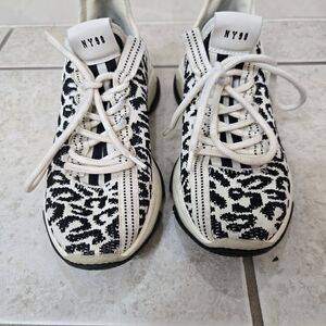 Maxima Black and White Women's Sneakers